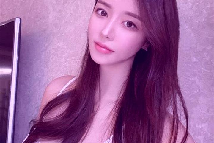 Emily, 21 — Escort in Kouzhen, China
