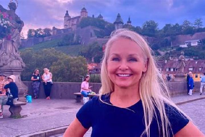 Emily, 21 — Escort in Meersburg, Germany