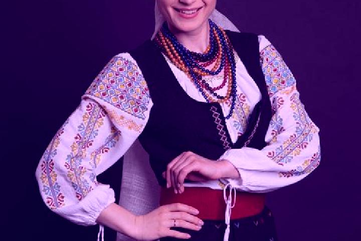 Emily, 21 — Escort in Plaiesii de Sus, Romania