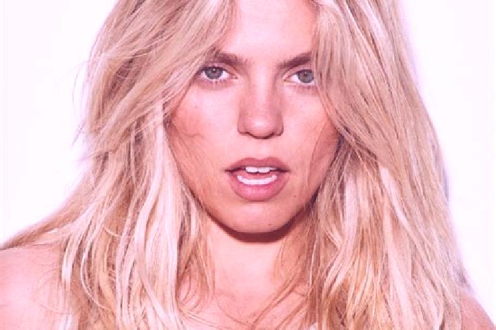 Emily, 21 — Escort in Rosemont, United States