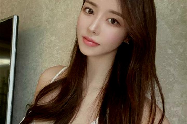 Emily, 21 — Escort in Sudugunu, Turkey