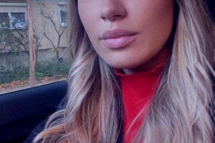 Emily, 21 — Escort in Tomulesti, Romania