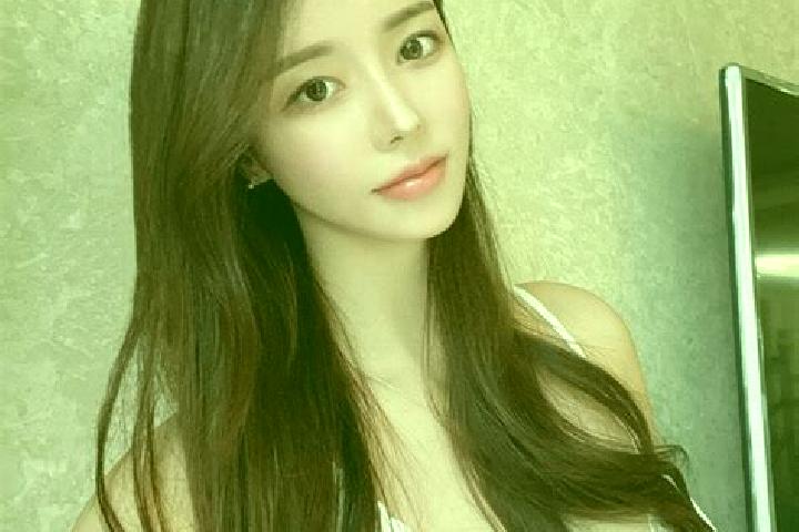 Emily, 21 — Escort in Zhongxiao, China