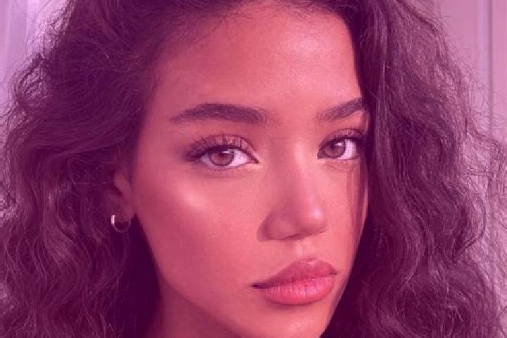 Emily, 22, a black brown-eyed mixed companion based in Dundas. Offering Party Girl, Girlfriend Experience, Massage. Available for incall and outcall, overnig...