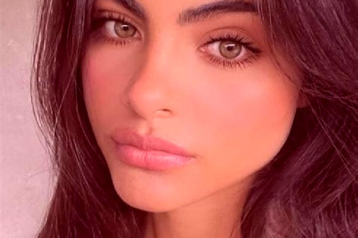 Emily, 22, a black hazel-eyed latina companion based in Canroma. Offering Duos, 69, Fetish. Available for incall and outcall, day and evening dates.
