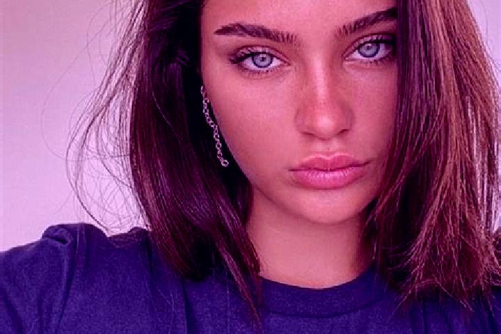 Emily, 22, a brunette dark-eyed caucasian companion based in Chao. Offering Duos, Striptease, Party Girl. Available for incall and outcall, day and evening d...