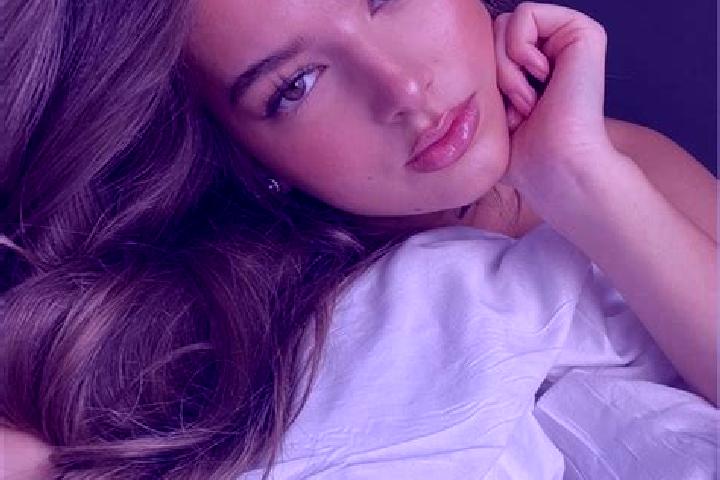 Emily, 22, a chestnut hazel-eyed caribbean companion based in Muhlau. Offering Erotic Massage, Deep French Kissing, Girlfriend Experience. Available for inca...