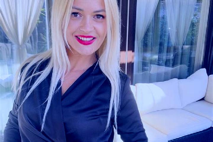 Emily, 22 — Escort in Barbulesti, Romania