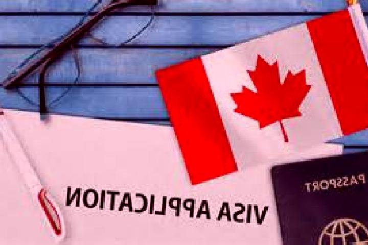 Emily, 22 — Escort in Duvernay-Est, Canada