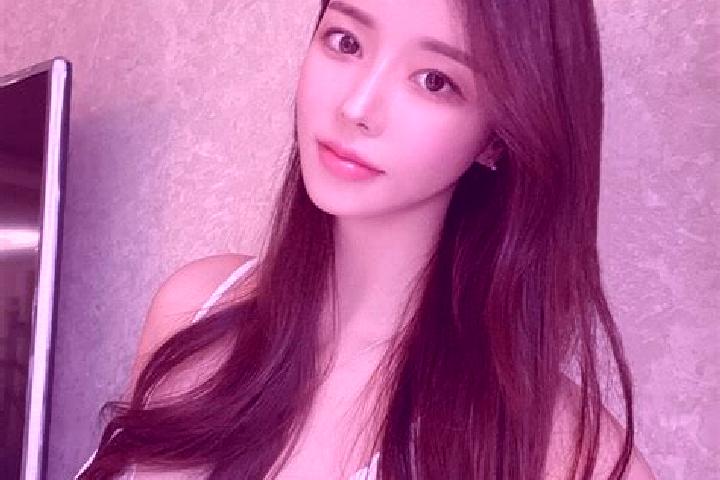 Emily, 22 — Escort in Gerisek, Malaysia