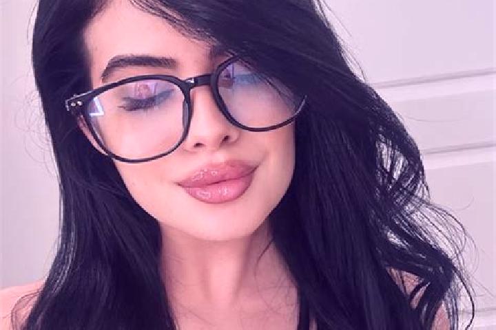 Emily, 22 — Escort in Guelveren, Turkey