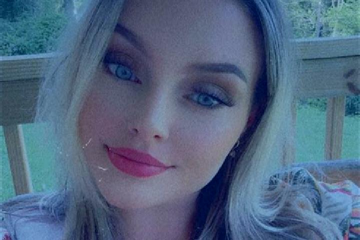 Emily, 22 — Escort in Lakin, United States