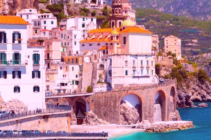 Emily, 22 — Escort in Licciana Nardi, Italy