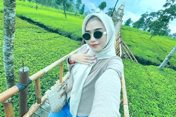 Emily, 22 — Escort in Weleri, Indonesia