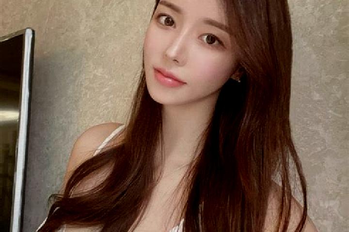 Emily, 22 — Escort in Xinglongchang, China