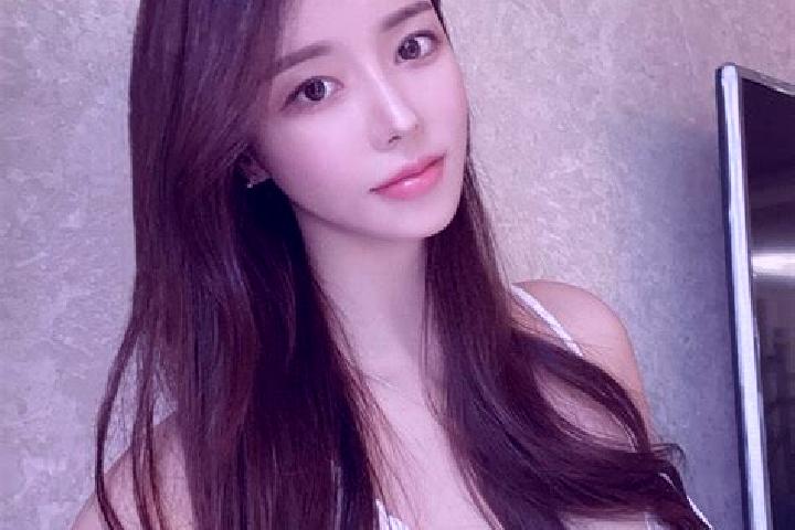Emily, 22 — Escort in Xushuguan, China