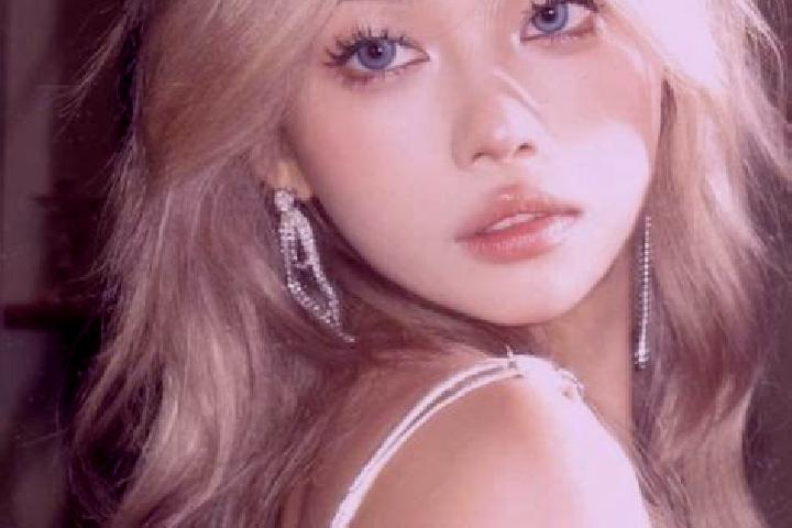 Emily, 23, a blonde blue-eyed asian companion based in Altrincham. Offering Overnight, Duos, Tantra, GFE, Party Girl. Available for incall and outcall, overn...
