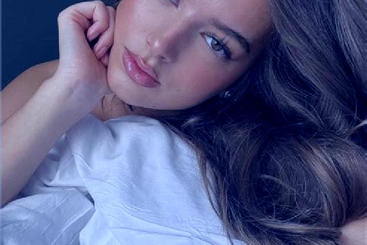 Emily, 23, a chestnut hazel-eyed european companion based in Venus Bay. Offering Girlfriend Experience, Overnight, Duos, Travel Companion, Roleplay. Availabl...