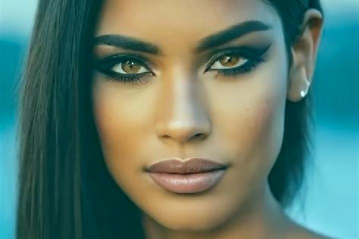 Emily, 23, a red amber-eyed latina companion based in Buji. Offering CIM, Girlfriend Experience, Massage. Available for incall and outcall, day and evening d...