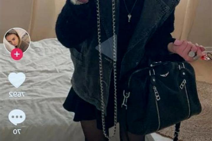 Emily, 23 — Escort in Aubertin, France