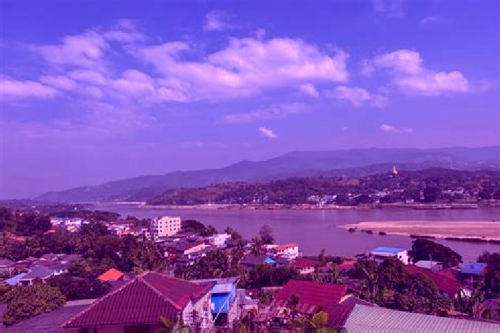 Emily, 23 — Escort in Ban Houayxay, Laos