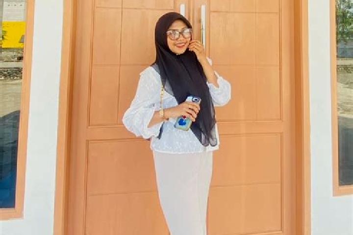 Emily, 23 — Escort in Belopa, Indonesia