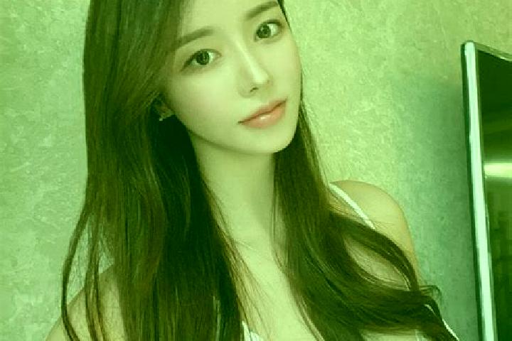 Emily, 23 — Escort in Goubangzi, China