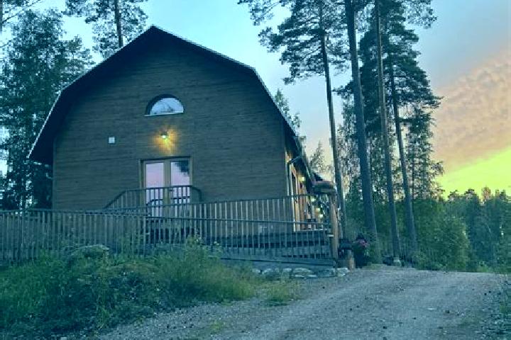 Emily, 23 — Escort in Maentsaelae, Finland