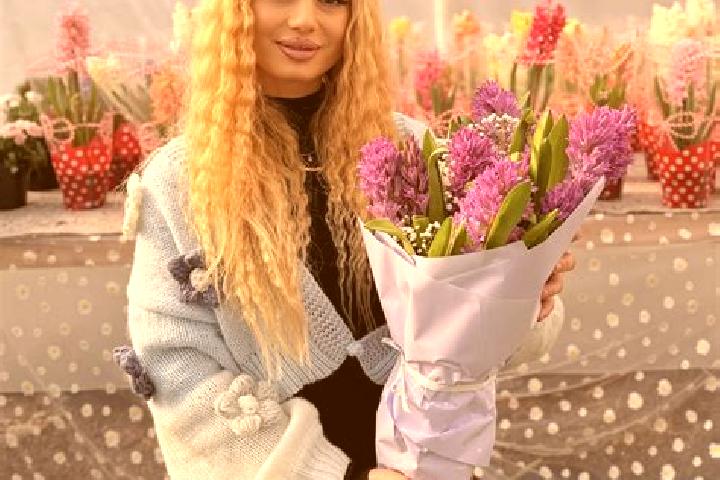 Emily, 23 — Escort in Scoarta, Romania