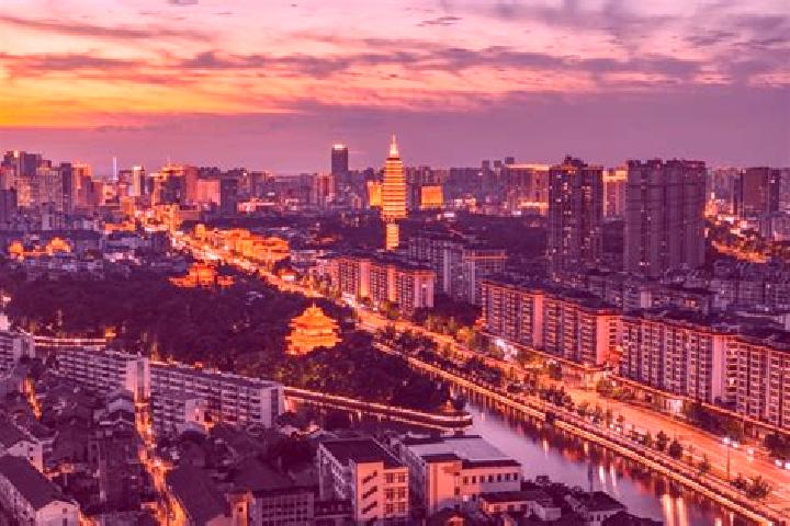 Emily, 23 — Escort in Shangqing, China
