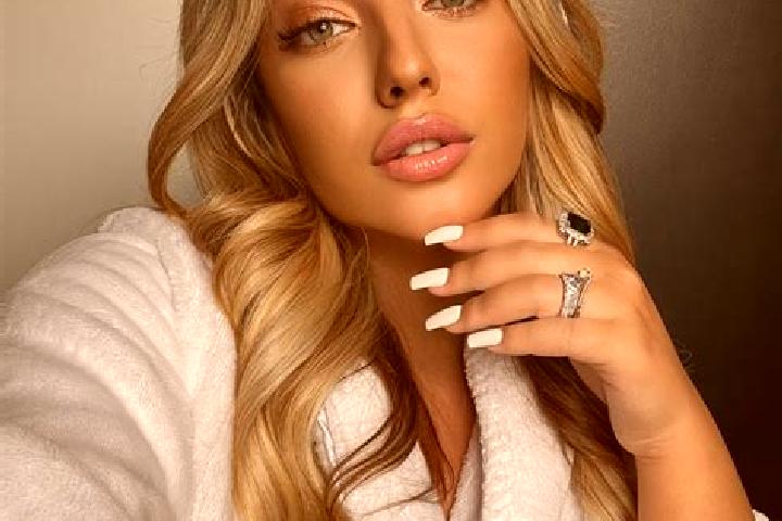 Emily, 23 — Escort in Vandieres, France