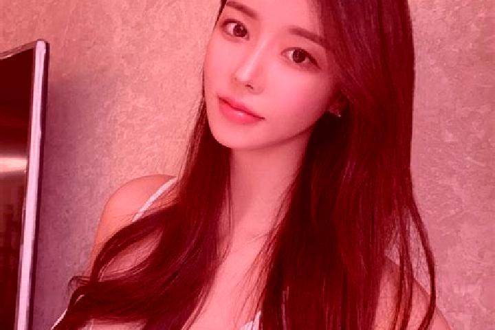 Emily, 23 — Escort in Zhangmianyi, China
