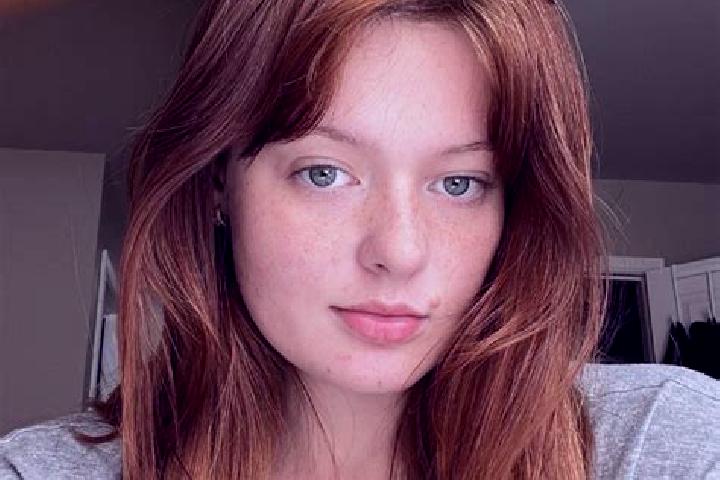 Emily, 24, a auburn grey-eyed mixed companion based in Tichiris. Offering A-Level, Travel Companion, Striptease. Available for incall and outcall, day and ev...