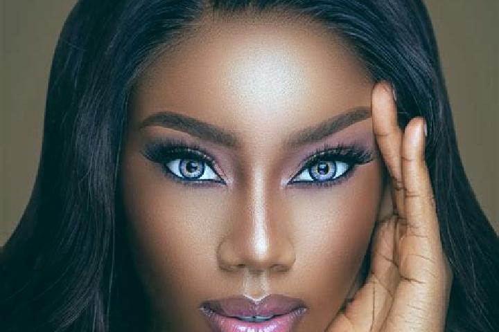 Emily, 24, a chestnut blue-eyed ebony companion based in Haoye. Offering OWO, Massage, Overnight. Available for incall and outcall, day and evening dates.