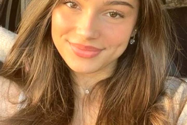 Emily, 24, a chestnut hazel-eyed mixed companion based in Marbletown. Offering A-Level, Overnight, Couples, OWO, 69. Available for incall and outcall, overni...