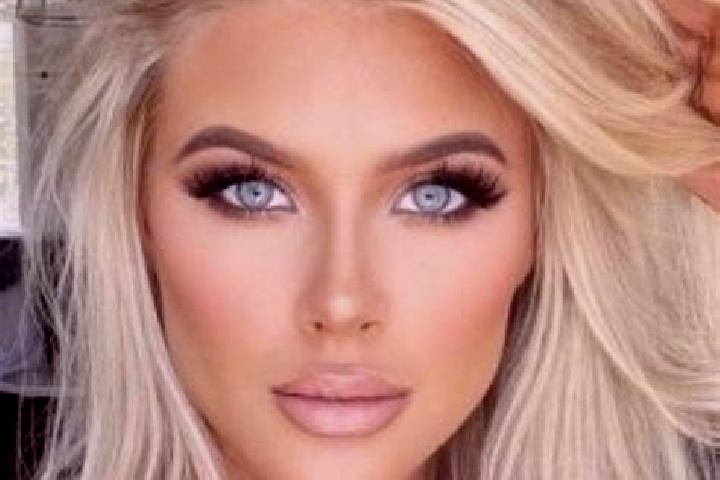Emily, 24, a platinum blonde grey-eyed caribbean companion based in Vernons. Offering Party Girl, Travel Companion, Duos, Erotic Massage, Dinner Date. Availa...