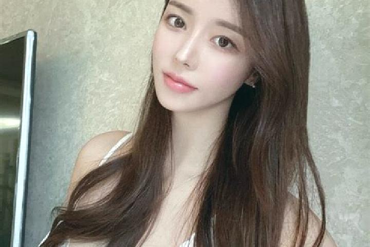 Emily, 24 — Escort in Bay, China