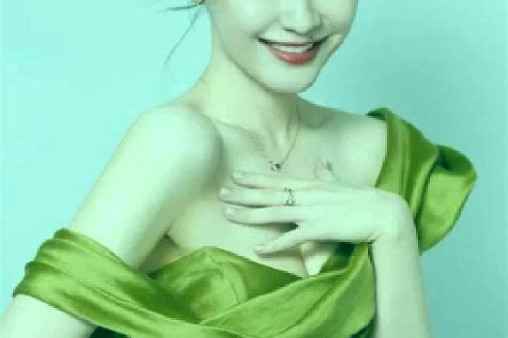 Emily, 24 — Escort in Jinjing, China