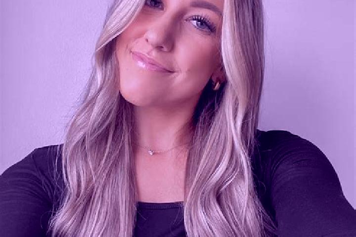 Emily, 24 — Escort in Kelsey-Woodlawn, Canada