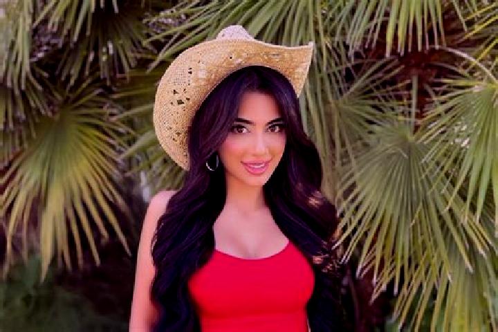 Emily, 24 — Escort in Kosh, Armenia