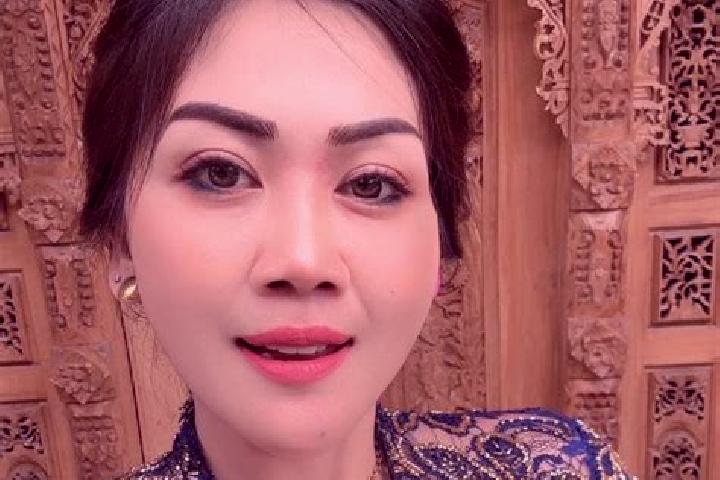 Emily, 24 — Escort in Pangkungparuk, Indonesia