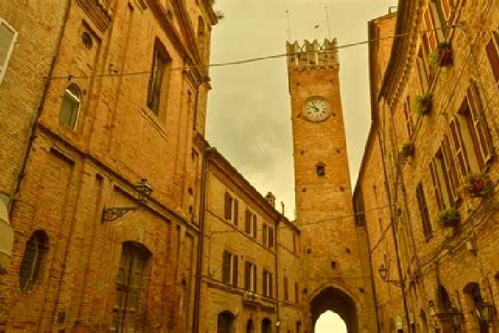 Emily, 24 — Escort in Santa Vittoria in Matenano, Italy
