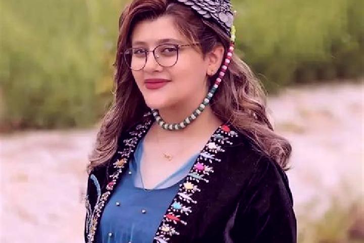 Emily, 24 — Escort in Saqqez, Iran