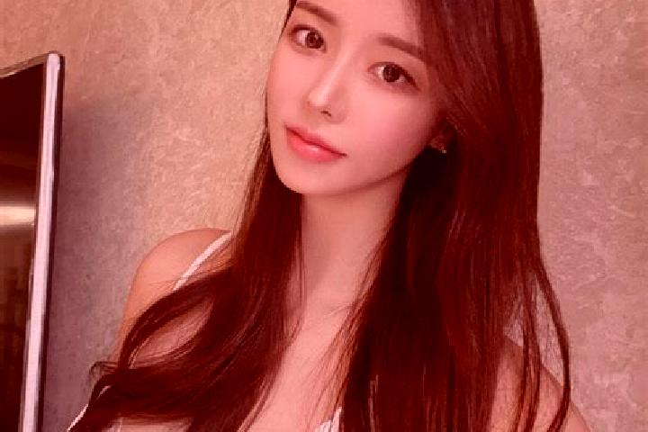 Emily, 24 — Escort in Xiaokeng, China