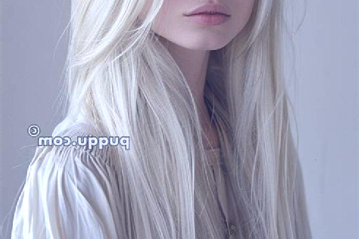 Emily, 25, a platinum blonde hazel-eyed asian companion based in Tarlapalli. Offering Massage, OWO. Available for incall and outcall, day and evening dates.