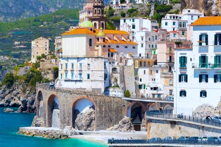 Emily, 25 — Escort in Barra, Italy