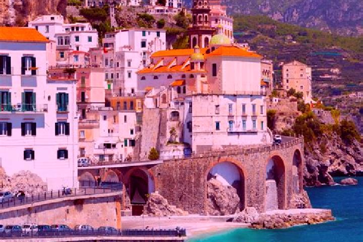 Emily, 25 — Escort in Cittareale, Italy