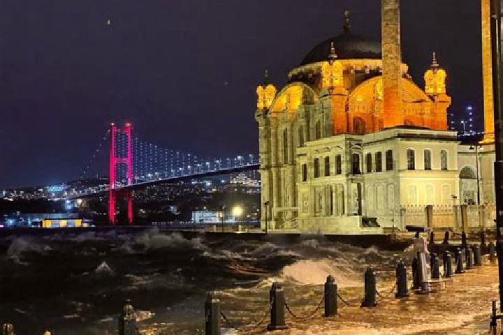 Emily, 25 — Escort in Mecidiye, Turkey