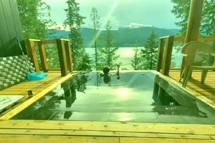 Emily, 25 — Escort in Nakusp, Canada
