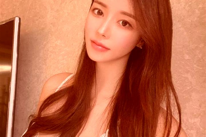 Emily, 25 — Escort in Neikeng, China